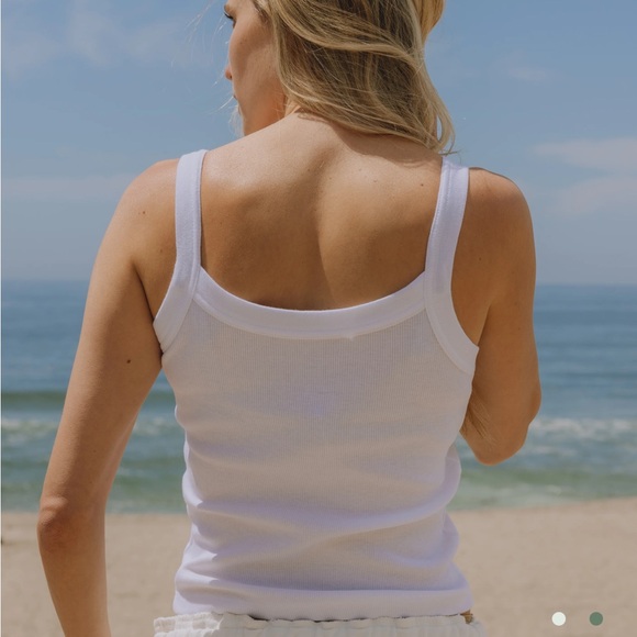 Daily Drills White Tank with Green Logo size is a Medium/large - Picture 3 of 5